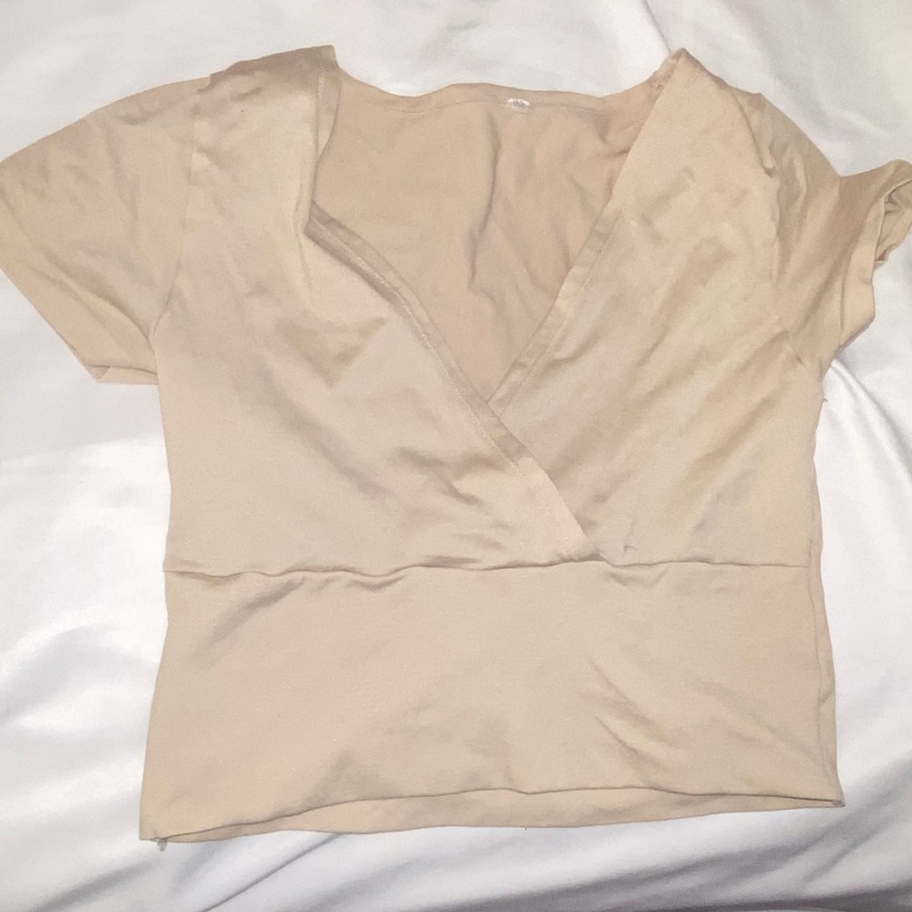 bundle cream + black crop top